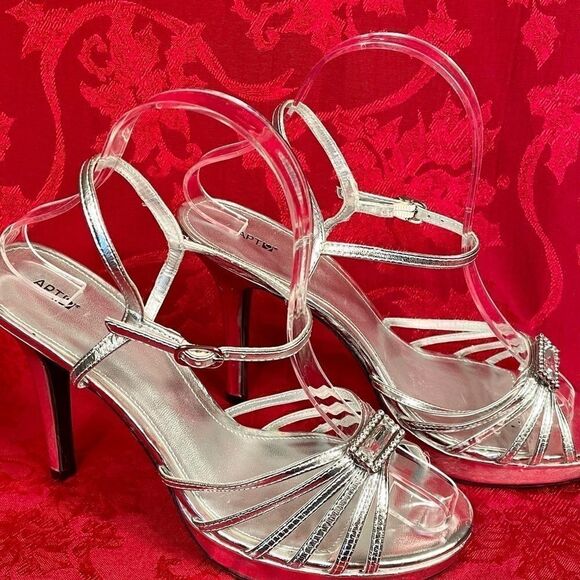SILVER STRAPPY SHOES by APT 9 SIZE 8 - Picture 2 of 8
